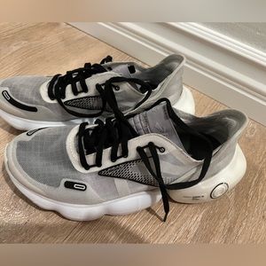 Brooks Aurora Running Shoes Size 8 W- barely worn